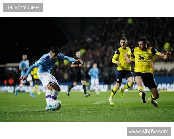 博尔顿与谢三周的激烈对决揭示足球战术的深层次博弈与精彩瞬间 博尔顿与谢三周的激烈对决揭示足球战术的深层次博弈与精彩瞬间