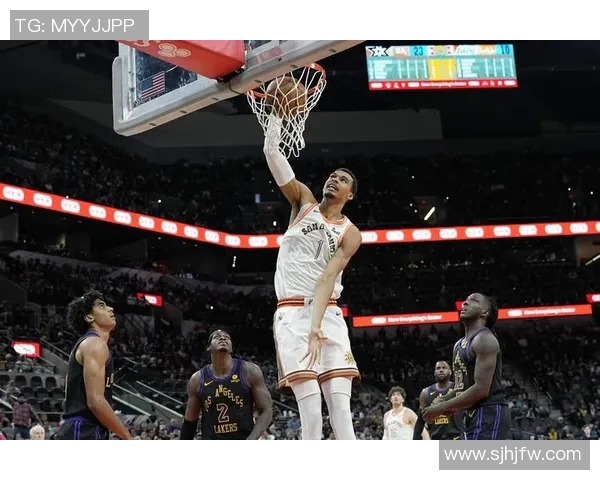 文班亚马首场比赛表现惊人五次盖帽并隔扣字母哥引发广泛关注