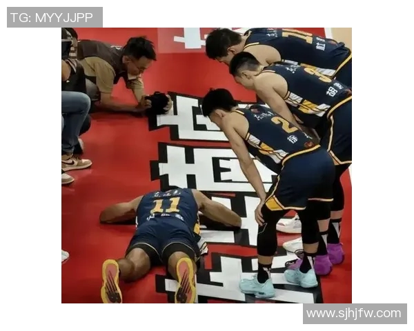 深圳队与浙江广厦队激战正酣谁能在这场对决中笑到最后