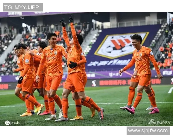 鲁能与大连在足协杯的激战中谁能笑到最后精彩对决即将上演 鲁能与大连在足协杯的激战中谁能笑到最后精彩对决即将上演