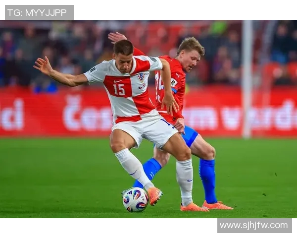 捷克与澳大利亚足球对决分析双方实力与战术布局探讨